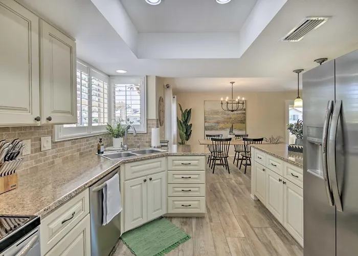Stunning W/ Beautiful Views!