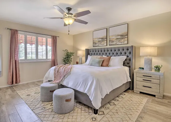 Stunning W/ Beautiful Views! *