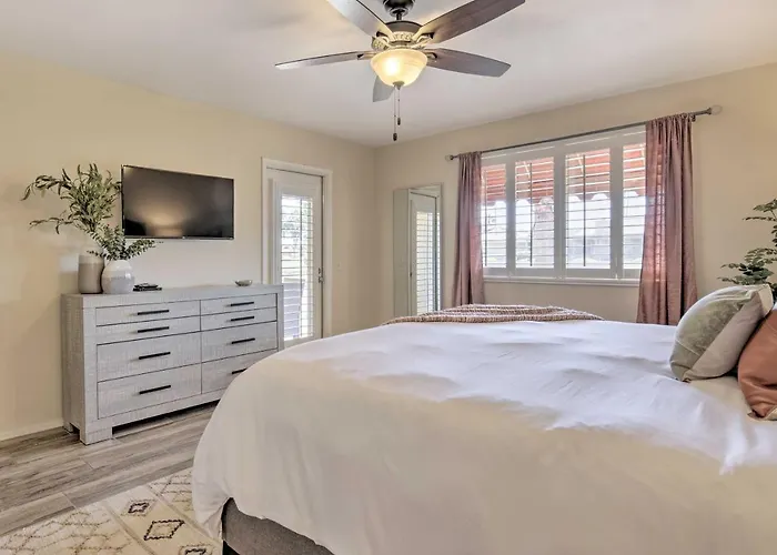 Stunning W/ Beautiful Views!